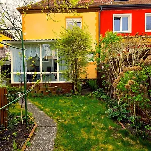  Villa B&r In Der Naehe Des Flughafens